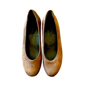 ECCO SHOES -NWOT- Size 38 (Fits like US 7) -